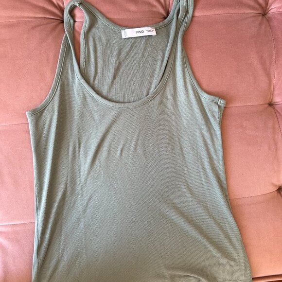 Sage green tank top - Picture 2 of 4
